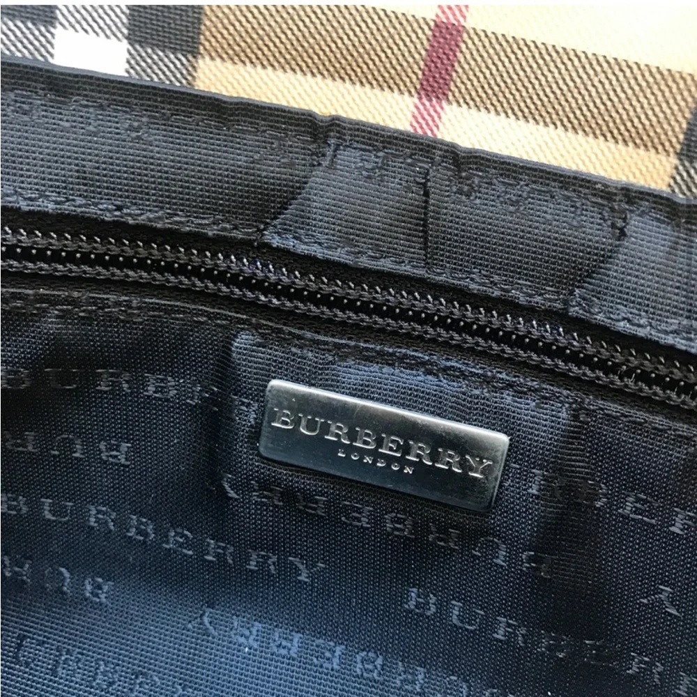 Burberry Cream and Black Shoulder Bag with Iconic Design Y2K HTF - Picture 4 of 4